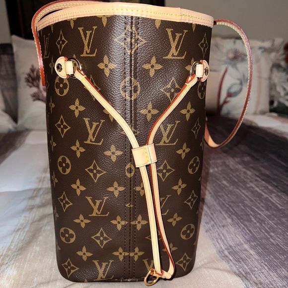 SOLD Louis Vuitton Monogram Neverfull MM Handbag - Picture 6 of 15